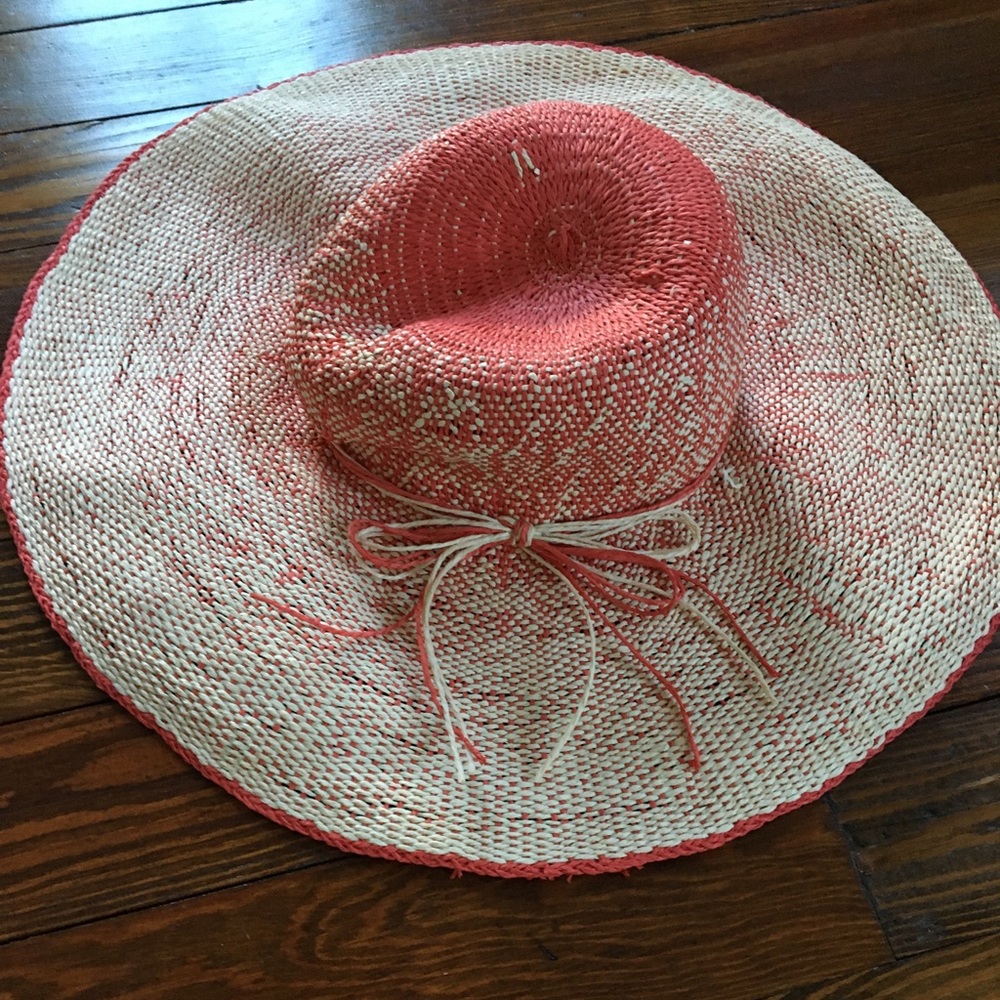Floppy beach hat